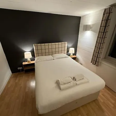Les Paquerettes, 3bed Renovation, Sleeps 7 Apartment *
