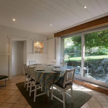 Les Paquerettes, 3bed Renovation, Sleeps 7 Apartment