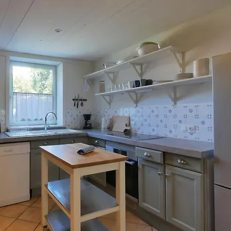 Les Paquerettes, 3bed Renovation, Sleeps 7 Apartment *