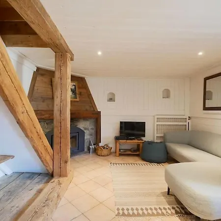 Les Paquerettes, 3bed Renovation, Sleeps 7 Apartment