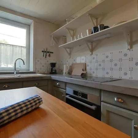 Les Paquerettes, 3bed Renovation, Sleeps 7 Apartment